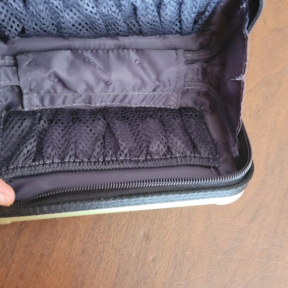 RIMOWA EVA AIR Olive Light Green Travel Case Amenity Toiletry Kit Pouch Only K - Picture 6 of 10